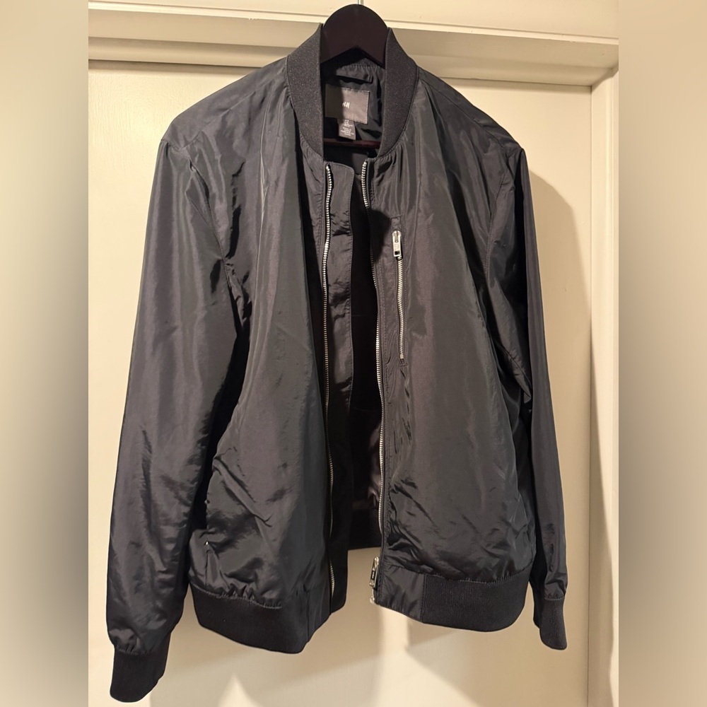 Black men’s bomber jacket